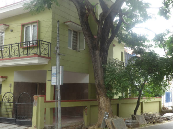 ನಿಮ್ಮ ಮನೆಗೆ ಹೀಗೆ ಆಗಿದ್ರೆ ಏನ್ ಮಾಡ್ತಿದ್ರಿ? 