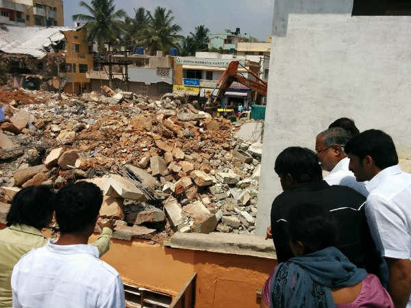 'ಮನೆಗಳನ್ನು ಒಡೆದು ಹಾಕುವುದು ಹಕ್ಕುಚ್ಯುತಿಯಲ್ಲವೇ?'