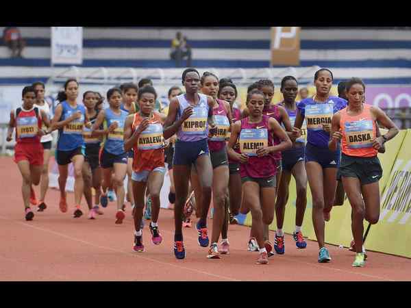 ಮಹಿಳಾ ಅಥ್ಲೀಟ್ ಗಳ ಓಟದ ಚಿತ್ರ
