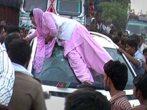 ಯುವತಿಗೆ ಕಣ್ಣು ಹೊಡೆದಿದ್ದ ಪುಢಾರಿಯ ಗಾರ್ಡ್