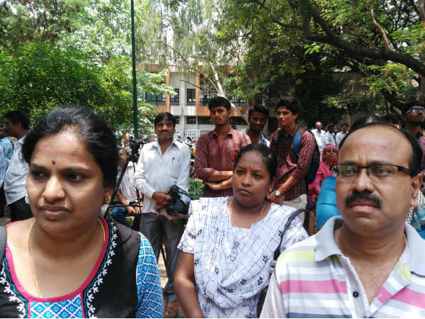 ಗೊಂದಲಕ್ಕೆ ಕಾರಣವಾದ ಖಾಸಗಿ ವೆಬ್ ಸೈಟ್ ಗಳು