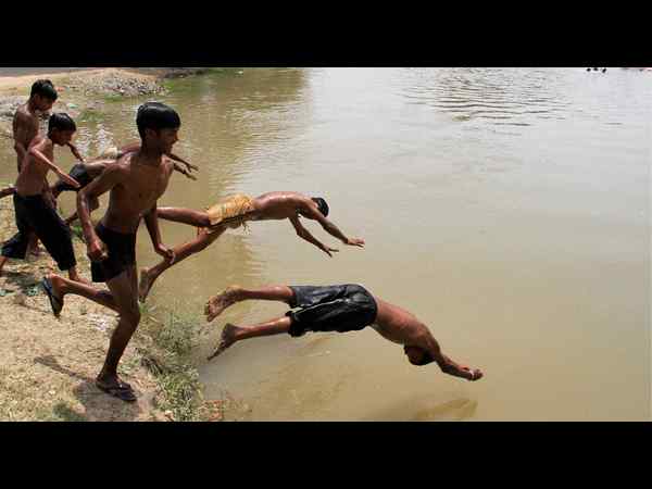 ಭಟಿಂಡಾದಲ್ಲಿ ಮಕ್ಕಳ ನೀರಾಟ
