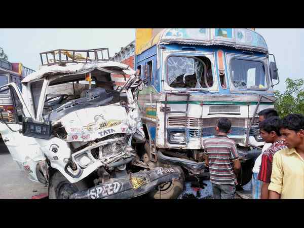 ಭೀಕರ ಅಪಘಾತ ಭೀಕರ ಅಪಘಾತ