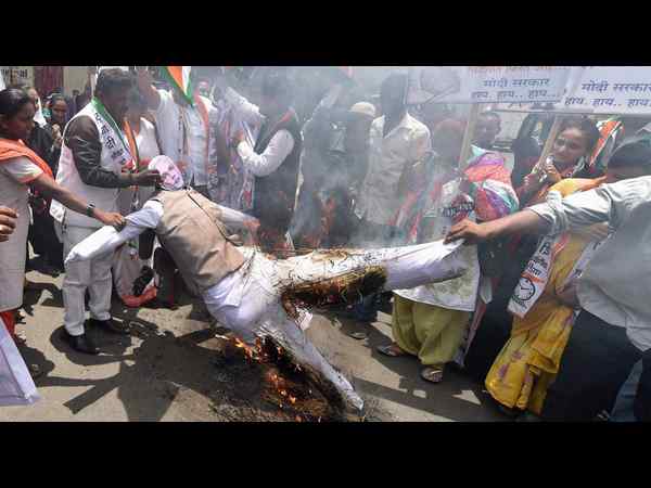 ಕಾಂಗ್ರೆಸ್ ಪ್ರತಿಭಟನೆ ಕಾಂಗ್ರೆಸ್ ಪ್ರತಿಭಟನೆ