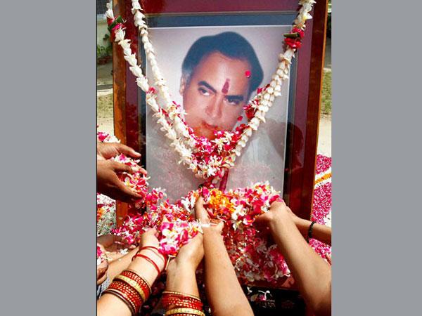 ರಾಜೀವ್ ಗಾಂಧಿಗೆ ಬಿಸಿ ಮುಟ್ಟಿಸಿದ ಹಗರಣ ರಾಜೀವ್ ಗಾಂಧಿಗೆ ಬಿಸಿ ಮುಟ್ಟಿಸಿದ ಹಗರಣ