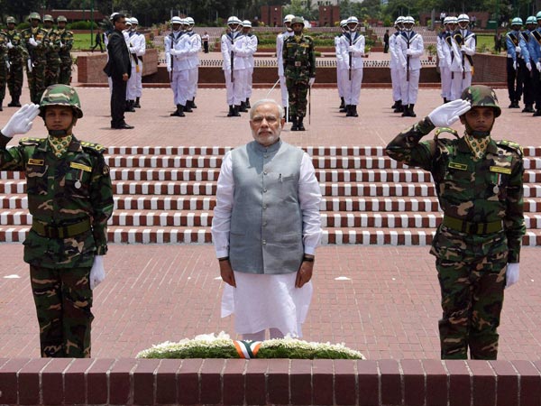 ರಾಷ್ಟ್ರೀಯ ಸ್ಮಾರಕದ ಬಳಿ ಮೋದಿ