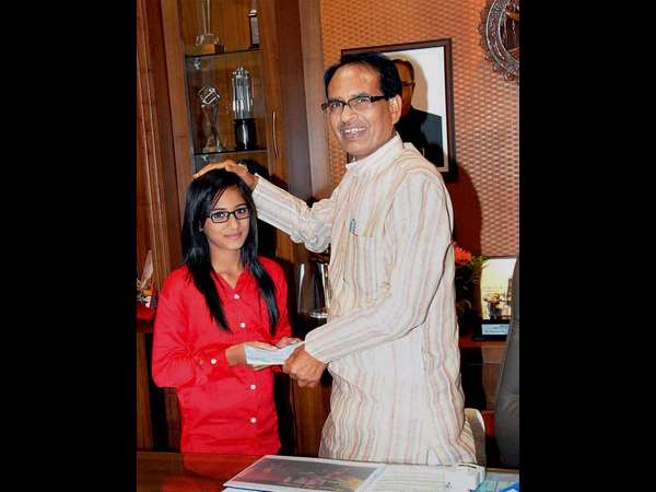 ಸಾಧಕಿಗೆ ಅಭಿನಂದನೆ