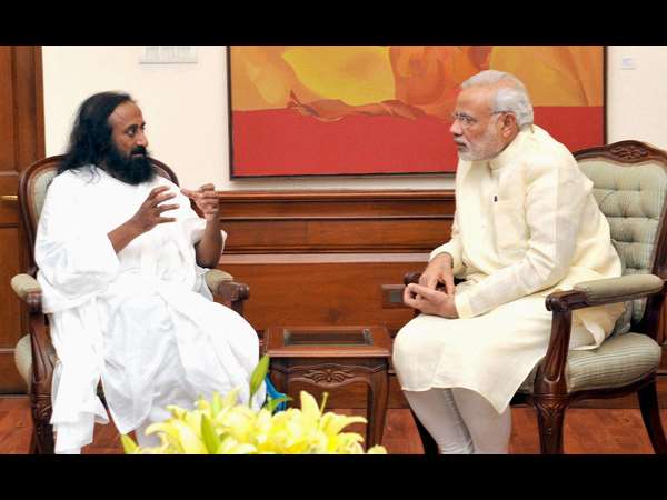 ಮೋದಿ ಭೇಟಿ ಮಾಡಿದ ಗುರೂಜಿ 