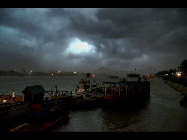 ದಟ್ಟ ಮೋಡಗಳ ನೋಟ