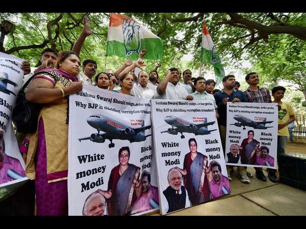 ಸುಷ್ಮಾ ರಾಜೀನಾಮೆಗೆ ಆಗ್ರಹ