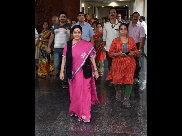 ಧ್ವಜಾರೋಹಣ ಮಾಡಿದ ಸುಷ್ಮಾ ಸ್ವರಾಜ್