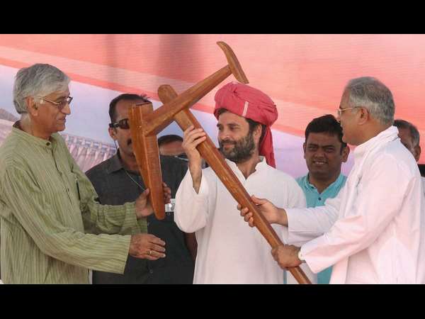 ನೇಗಿಲು ಹೊತ್ತ ರಾಹುಲ್