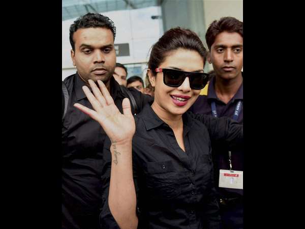 ವಿಮಾನ ನಿಲ್ದಾಣಕ್ಕೆ ಬಂದಿಳಿದ ನಟಿ