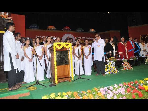 ಸಮಾರಂಭದ ಅರಂಭದಲ್ಲಿ ಗೀತ ಗಾಯನ