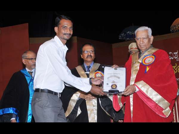 ಗೌರವ ಡಾಕ್ಟರೇಟ್ ಪ್ರದಾನ
