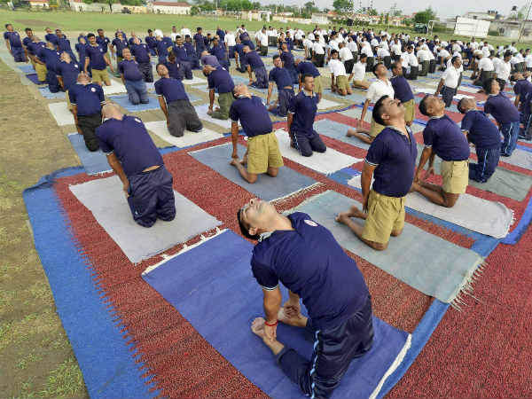 ಸೈನಿಕರಿಂದ ಯೋಗದ ತಾಲೀಮು