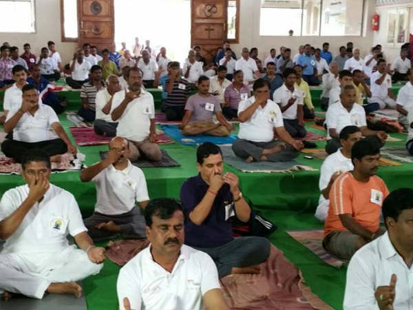 ಯೋಗ ಮಾಡಿದ ಪ್ರಹ್ಲಾದ್ ಜೋಶಿ