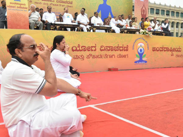 ವಿಧಾನಸೌಧದ ಆವರಣ ಬೆಂಗಳೂರು