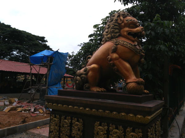 ಸ್ವಾಗತಿಸುವ ಹೊಯ್ಸಳರ ಲಾಂಛನ