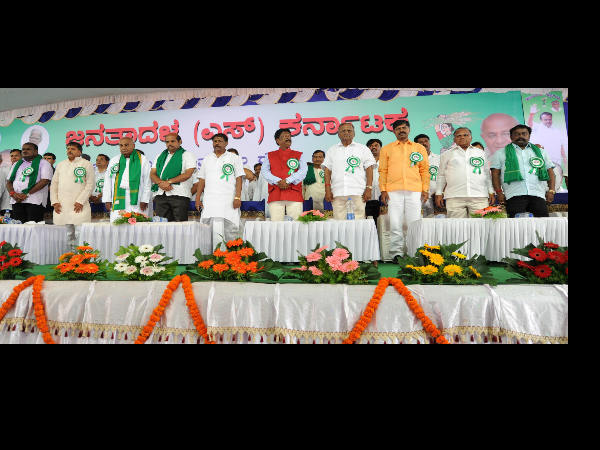 ಹಳ್ಳಿಗಳ ಅಭಿವೃದ್ಧಿಗಾಗಿ ಏನು ಮಾಡಿದ್ದೀರಿ? 
