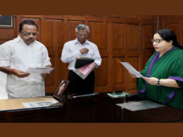 ಪ್ರಮಾಣ ವಚನ ಸ್ವೀಕರಿಸಿದ ಅಮ್ಮಾ