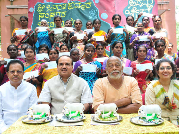ಹೈನುಗಾರಿಕೆಗೆ ಬಡ್ಡಿರಹಿತ ಸಾಲ ಹೈನುಗಾರಿಕೆಗೆ ಬಡ್ಡಿರಹಿತ ಸಾಲ