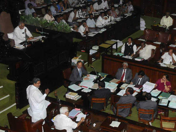 ಲಿಖಿತ ಉತ್ತರ ಕೊಟ್ಟ ಸಿದ್ದರಾಮಯ್ಯ