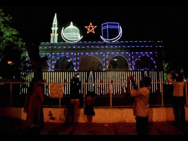 ಮಸೀದಿಗೆ ಅಲಂಕಾರ