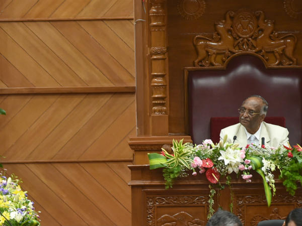 ಮತಕ್ಕೆ ಹಾಕಲು ಒತ್ತಾಯ