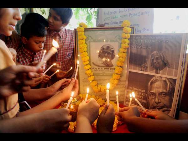 ವಿದ್ಯಾರ್ಥಿಗಳಿಂದ ಶ್ರದ್ಧಾಂಜಲಿ