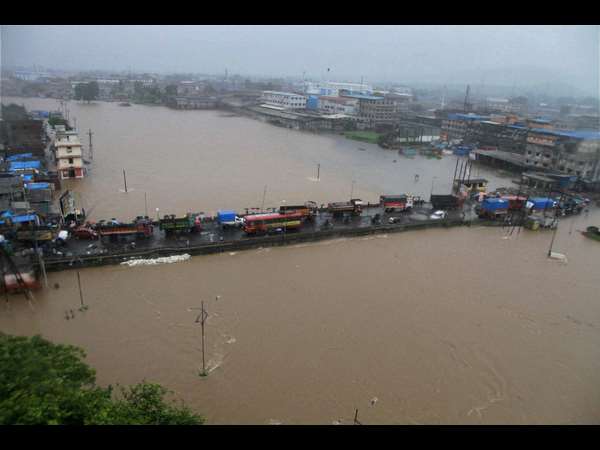 ರಸ್ತೆ, ಸೇತುವೆಗಳು ಜಲಾವೃತ