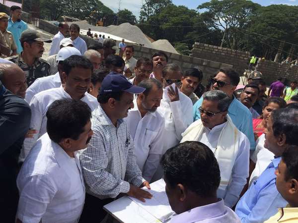 ಪುರಭವನ ಬಳಿ ಕಾಮಗಾರಿ ವೀಕ್ಷಣೆ