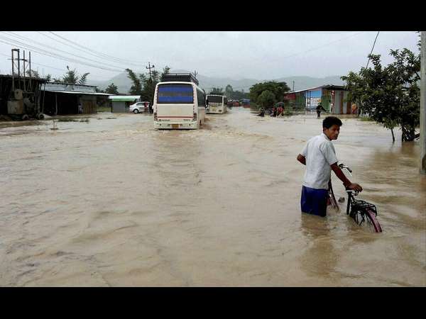 ಅಪಾಯ ಮಟ್ಟ ಮೀರಿದ ನದಿಗಳು