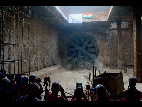 ದೆಹಲಿ ಮೆಟ್ರೋ ನೋಡಿ