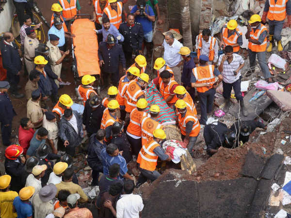  2.30ರ ಸುಮಾರಿಗೆ ಕುಸಿದ ಕಟ್ಟಡ