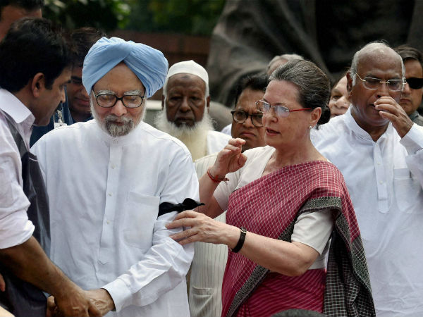 ಮುಂದುವರಿದ ಕಾಂಗ್ರೆಸ್ ಪ್ರತಿಭಟನೆ