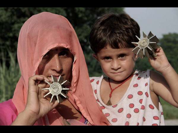 ಮಗುವಿನ ಕೈಯಲ್ಲೂ ಸ್ಫೋಟಕ!