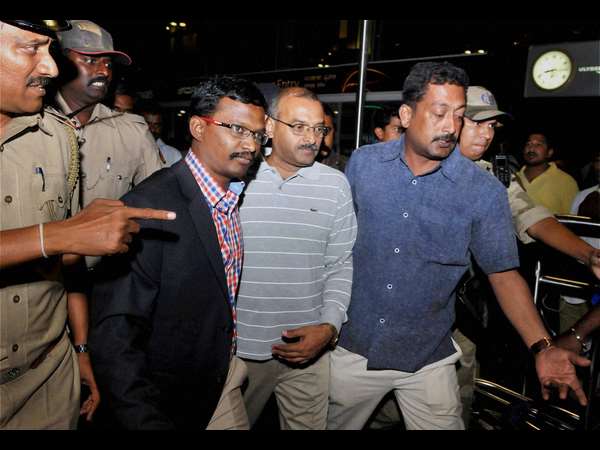 ಲಗೇಜ್ ಬಂತು ಭಯ ಕಡಿಮೆ ಆಗ್ತಾ ಬಂತು 