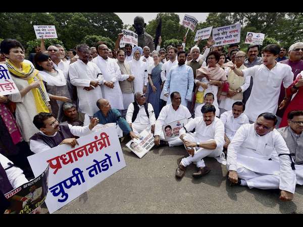 ಕಾಂಗ್ರೆಸ್ ಅಧಿನಾಯಕರು ಭಾಗಿ
