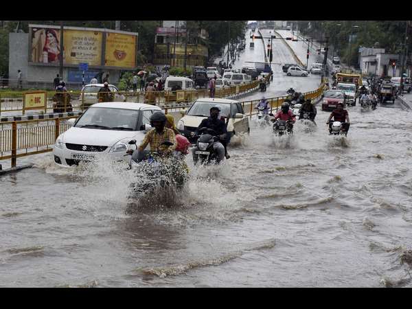 ದೆಹಲಿಯಲ್ಲಿ ವರುಣನ ಆರ್ಭಟ