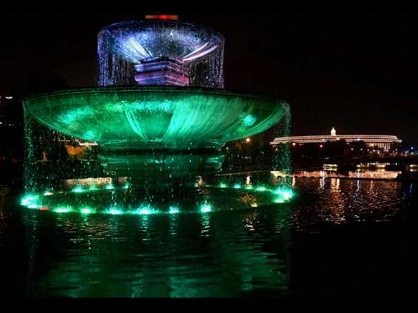 ಅಲಂಕಾರಗೊಂಡ ಬಣ್ಣದ ಚಿಲುಮೆ 