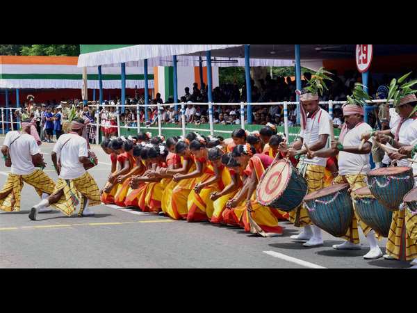 ಕೋಲ್ಕತ್ತಾದಲ್ಲಿ ಸಾಂಪ್ರದಾಯಿಕ ವಾದ್ಯ, ನೃತ್ಯ
