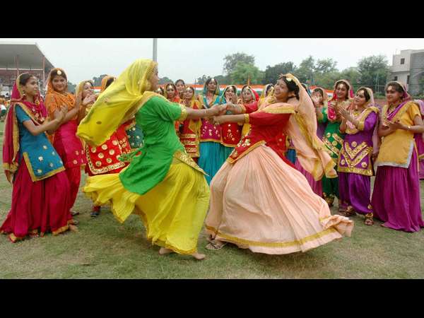 ಅಮೃತ್ ಸರ್ ನಲ್ಲಿ ಶಾಲಾ ಮಕ್ಕಳ ಸಂಭ್ರಮ