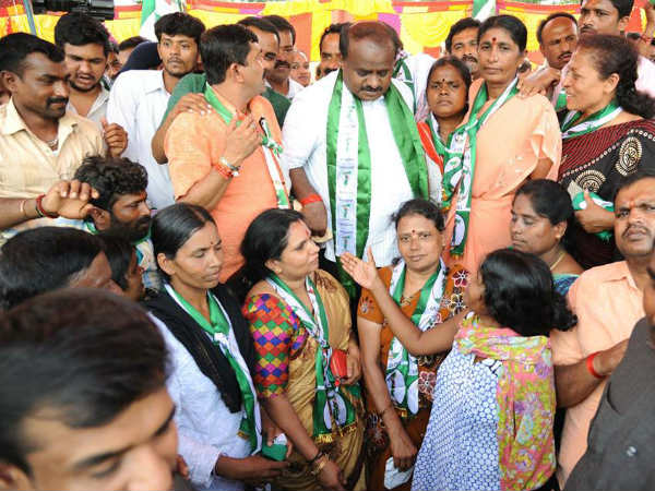 'ರಾಜ್ಯದ ಸಚಿವರು ಮೈಗಳ್ಳರು'