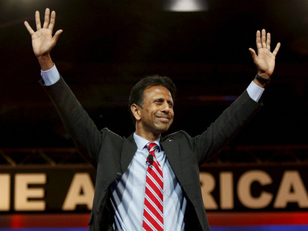 ಸಂತೋಷದಿಂದ ಕೈ ಬೀಸಿದರು