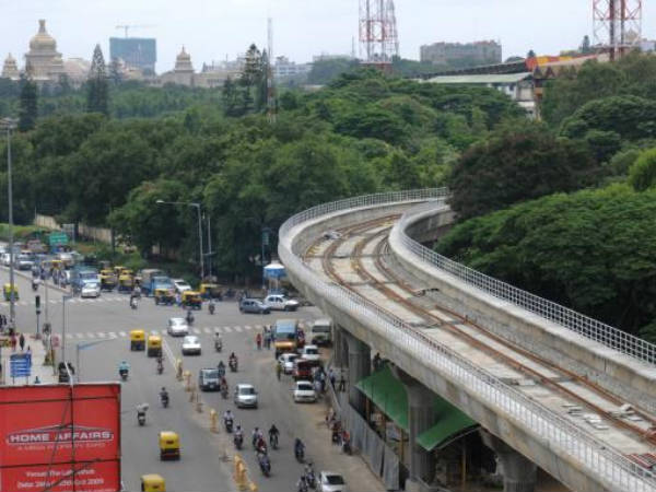 ಬಹುತೇಕರು ಹೊರಗಿನವರು