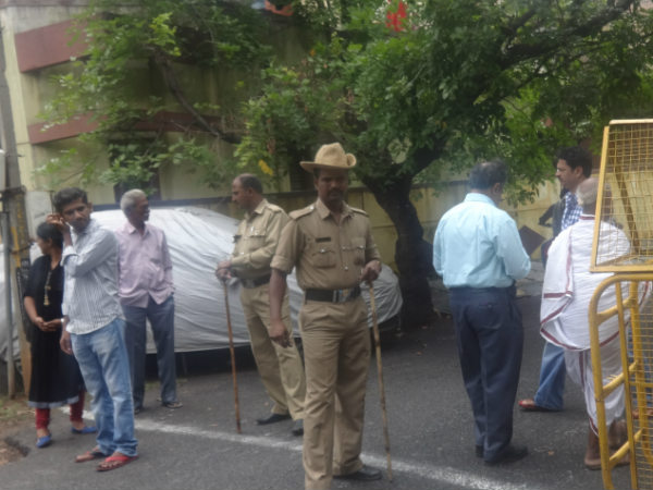 ಯುವಜನತೆ ದೂರ ದೂರ