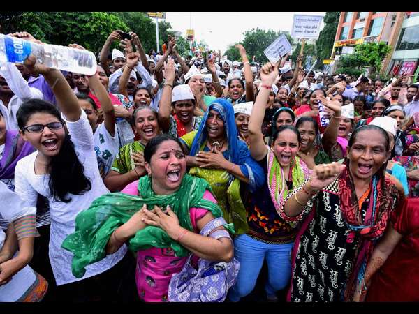 ಮೀಸಲಾತಿ ಬೇಕೇ ಬೇಡವೇ ಎಂಬ ಚರ್ಚೆ