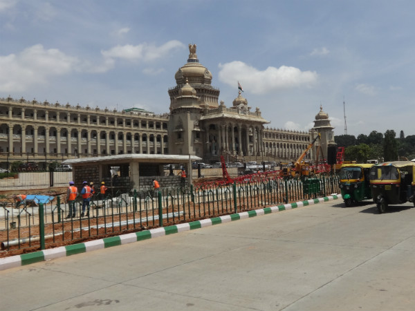 ಸಿಮೆಂಟ್ ರಸ್ತೆ