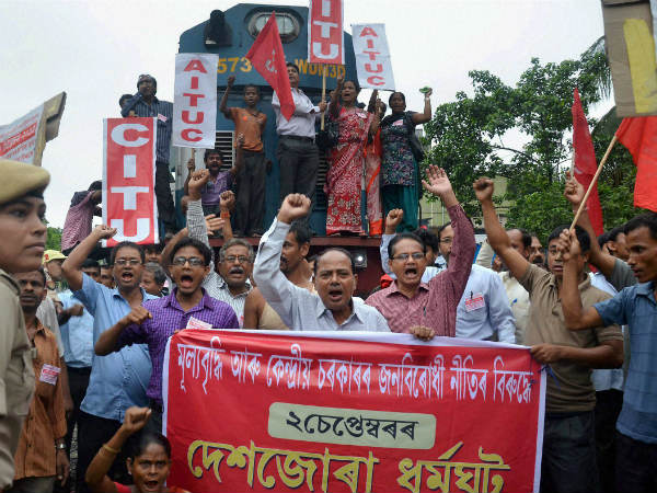 ರೈಲು ತಡೆದು ಪ್ರತಿಭಟನೆ